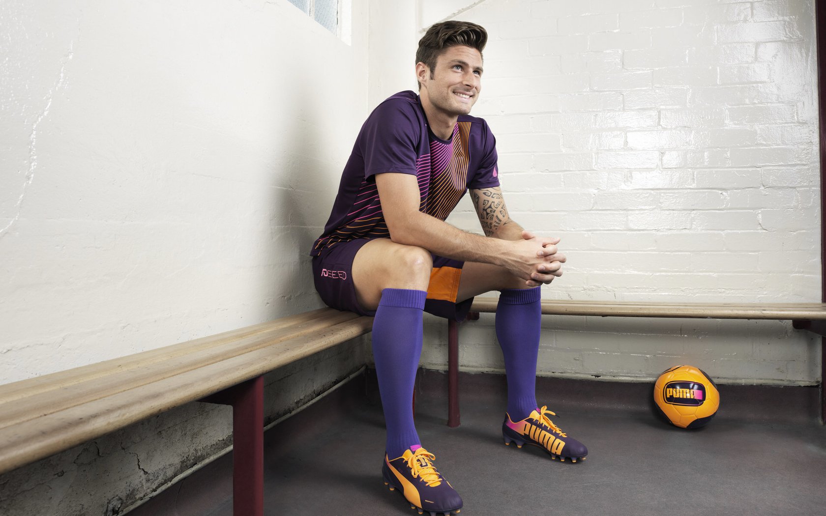 法兰克福边卫布朗成为豪门争夺对象，前景引人注目，法兰克福布丁